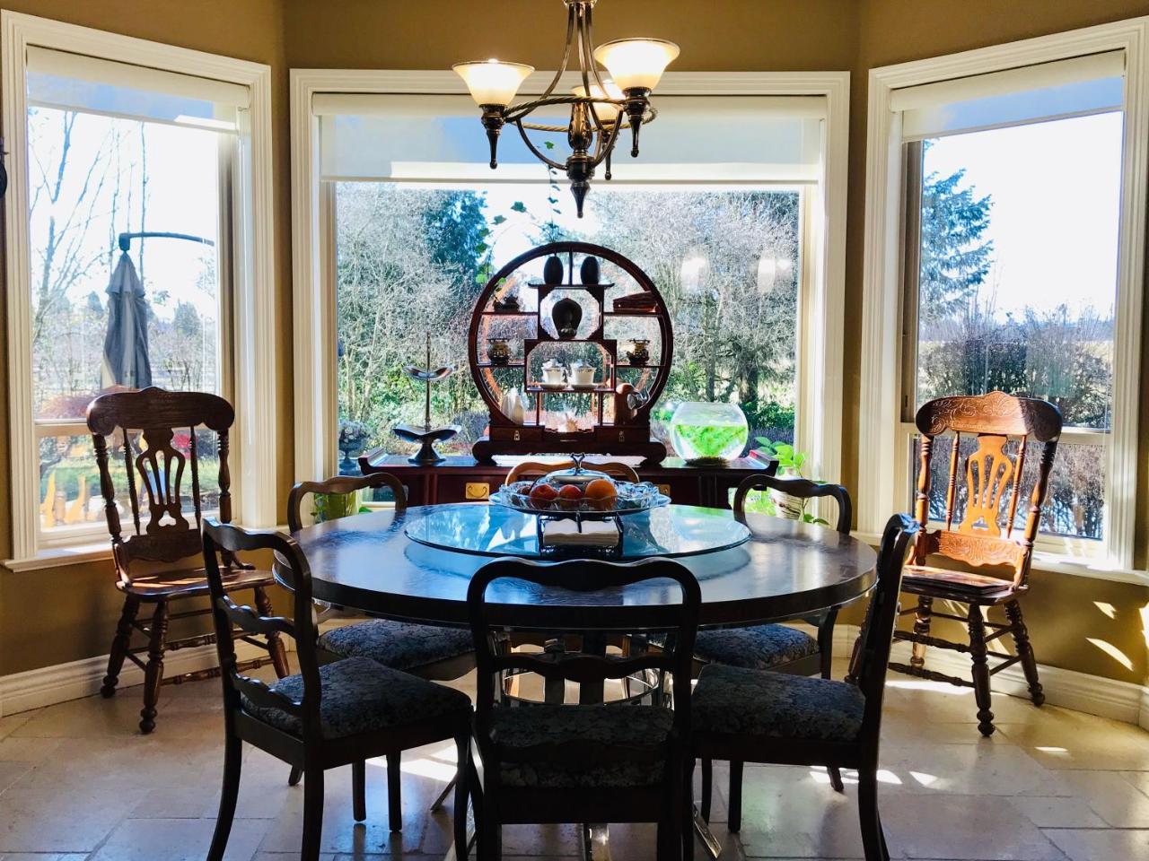 Cedar Manor Bed And Breakfast Pitt Meadows Ngoại thất bức ảnh